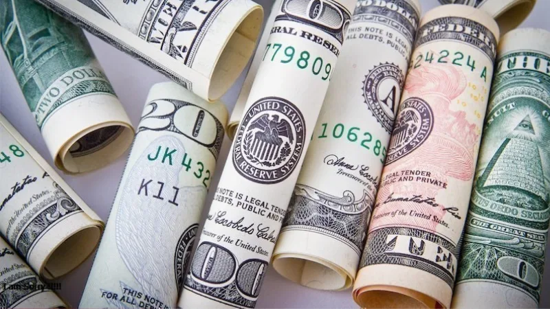 İstanbul Kapalıçarşı'da doları 43,3730, euroyu ise 51,0130 liradan işlem görmeye