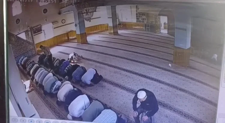 Kayseri’de husumetli komşusunu camide namaz kılarken öldüren sanık, yargılandığı duruşmada