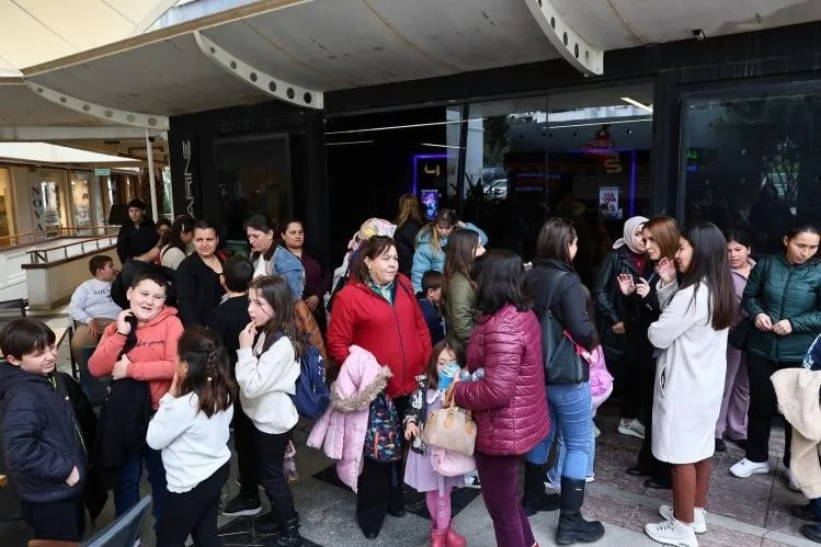 Bodrum Belediyesi tarafından düzenlenen ücretsiz sinema etkinliği kapsamında, Pınarlıbelen Nilgün-Dr.
