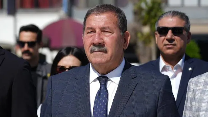 Milas Belediyesi’ne ait Labranda Su markalı damacananın içinden canlı ya