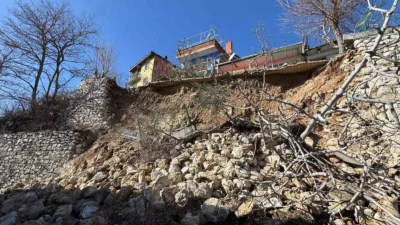 Denizli’nin Güney ilçesinde Karaağaç Mahallesi'nde yoğun yağışlar sonucunda 5 metrelik