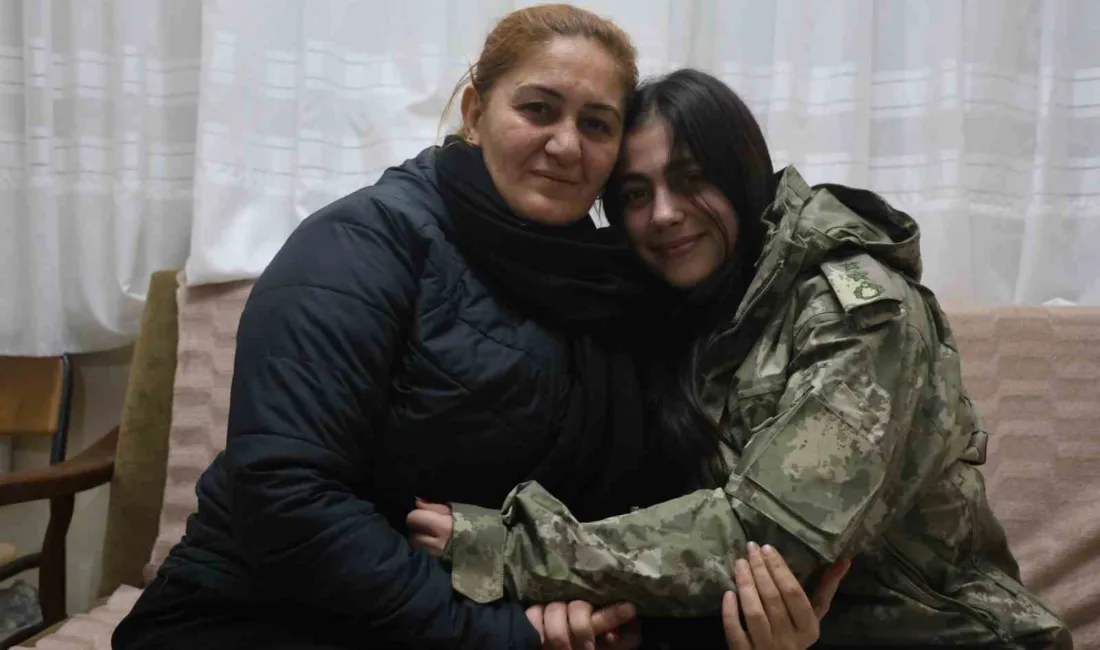 Hatay’da depremin 13. saatinde ailesini enkazdan çıkaran askerin üşümemesi için