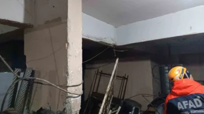 Diyarbakır'ın Bağlar ilçesinde 6 katlı bir apartmanın kolonunda meydana gelen
