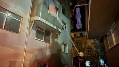 Mersin’in Bozyazı ilçesinde bir apartman dairesinde elektrikli sobadan çıkan yangın,