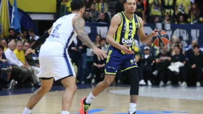 Fenerbahçe Beko, Euroleague’in 25. haftasındaki derbi mücadelesinde Anadolu Efes’i baştan