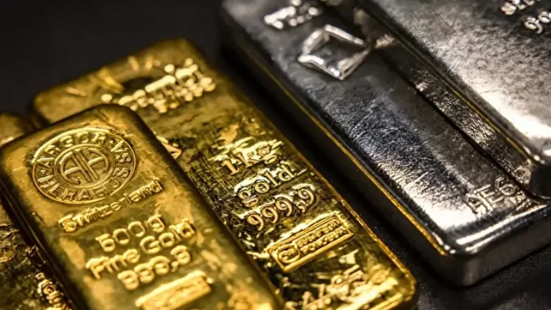 Dünkü rekor denemesinin ardından altın ve gümüş fiyatlarında sert düşüşler