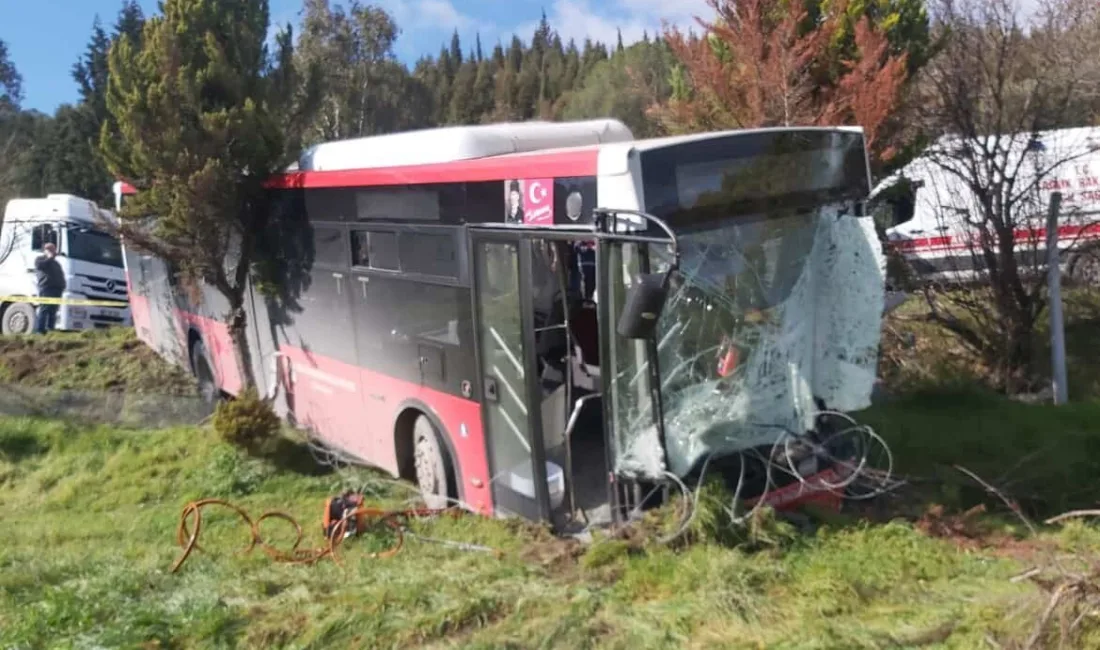 İzmir’in Bornova ilçesinde bir belediye otobüsü ile panelvanın çarpışması sonucu