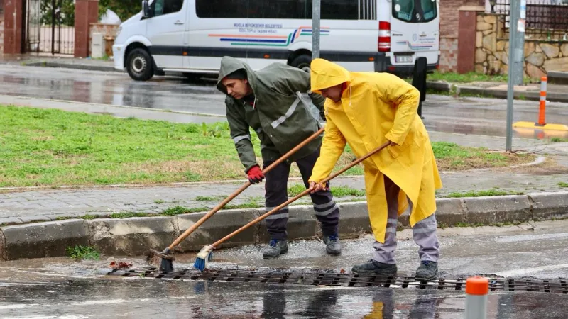 Menteşe Belediyesi, ilçede etkili olan kuvvetli yağış, fırtına ve doluya