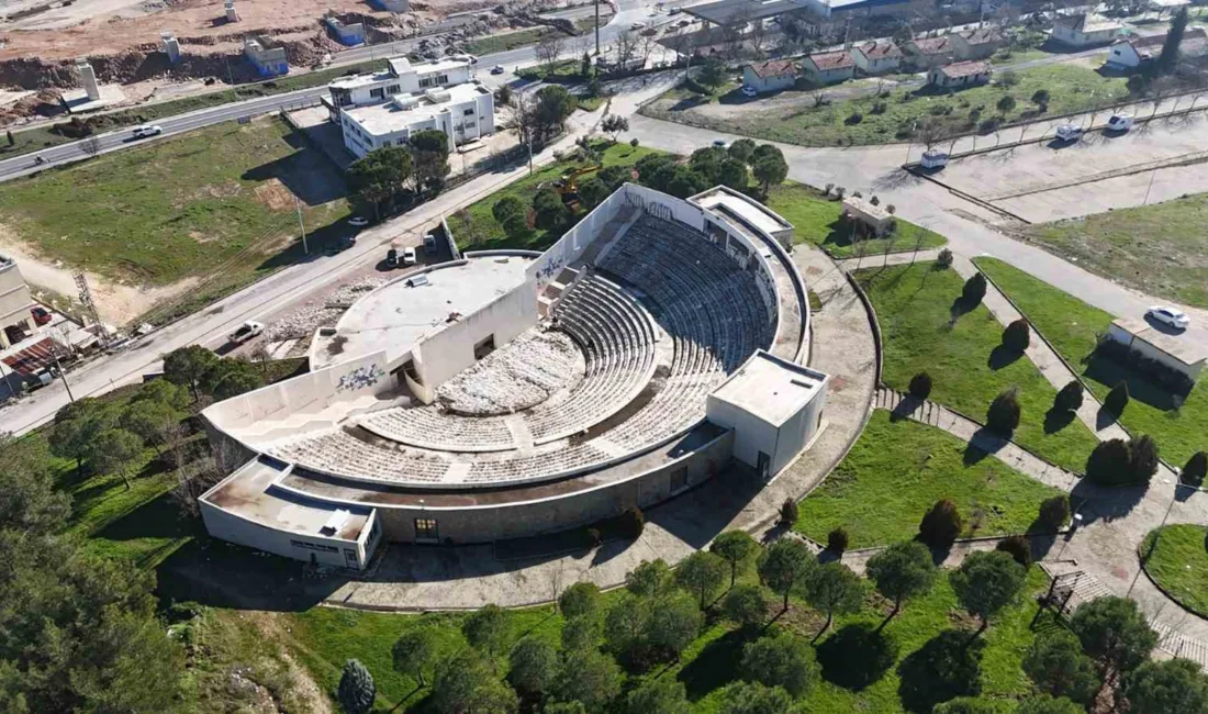 Muğla Büyükşehir Belediyesi, Prof. Dr. Şadan Gökovalı Açık Hava Tiyatrosu'nda