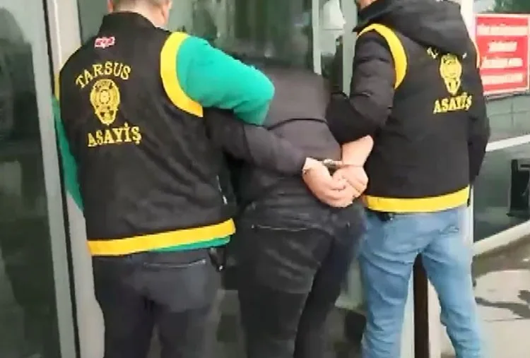 Mersin’in Tarsus ilçesinde sanal kumar borçları nedeniyle bir kuyumcuyu silahla