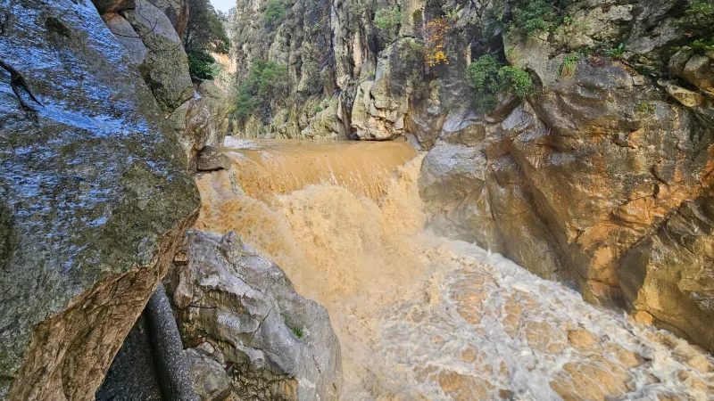 Muğla’nın Menteşe ilçesinde yer alan Gökbük Kanyonu’nda, etkili olan yoğun