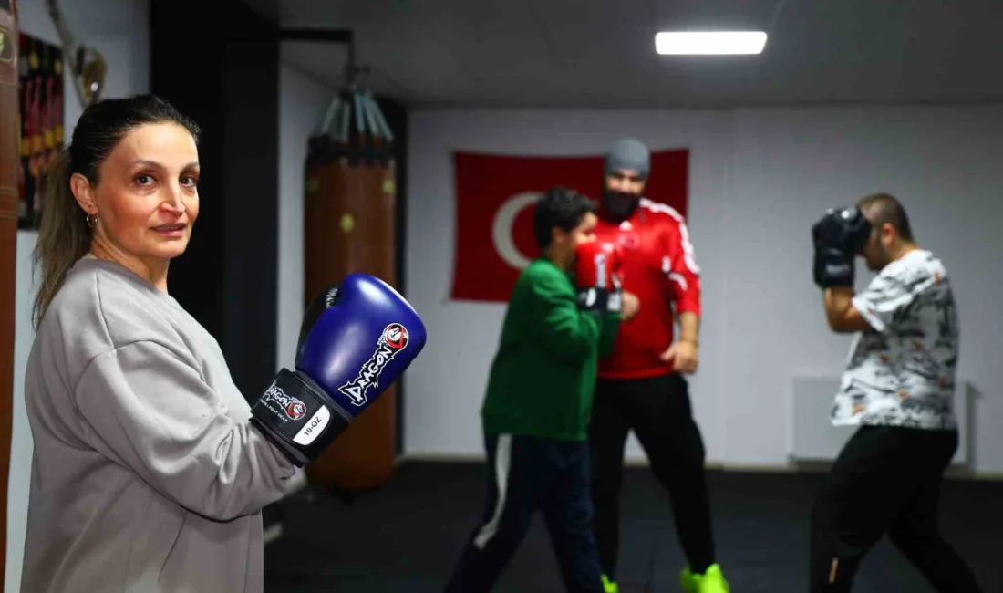 Elazığ’da görev yapan 47 yaşındaki hemşire Aslı Karakaş, çocuklarını yazdırdığı