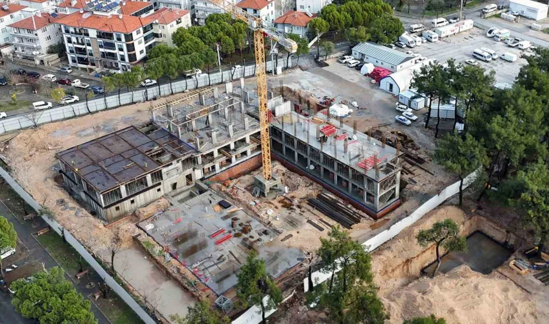 Muğla Büyükşehir Belediyesi, depreme dayanıksız olduğu için yıkılan Menteşe’deki Abide