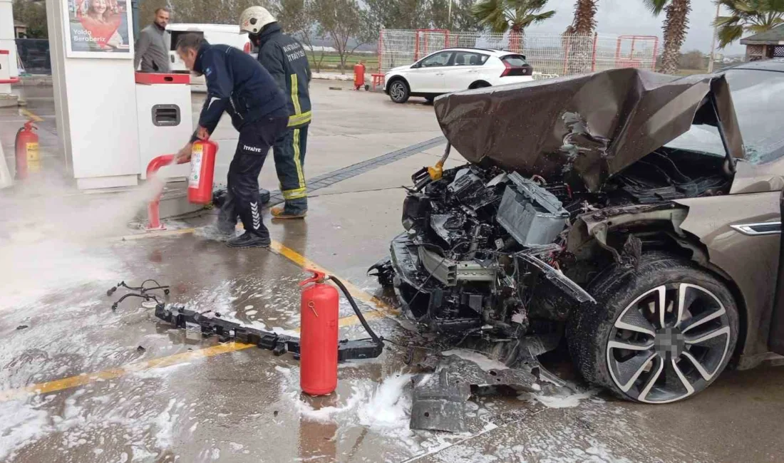Antalya’nın Manavgat ilçesinde kontrolden çıkarak akaryakıt istasyonuna dalan bir otomobilin