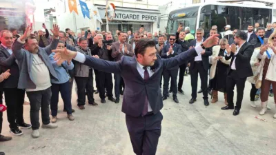 AK Parti Bodrum İlçe Başkanlığı’na atanan Seha Ergene, babasıyla karşılıklı