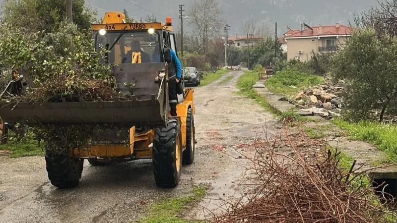 Köyceğiz Belediyesi ekipleri, ilçe genelindeki 25 mahallede kapsamlı temizlik çalışması