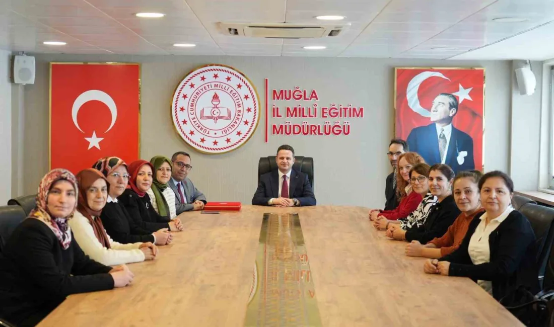 Muğla Olgunlaşma Enstitüsü öğretmenleri, "Bayrak Sevgisi" teması kapsamında İl Millî