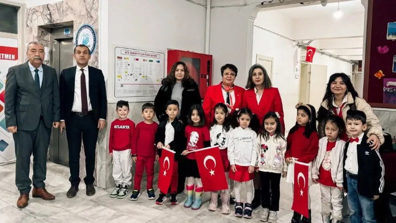  Muğla’da okullarda ilk ders “Bayrak Sevgisi” temasıyla işlendi. Menteşe ilçesinde
