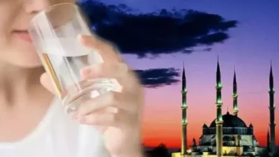 Ramazan ayının gelmesiyle birlikte milyonlarca vatandaşın zihnindeki "Ezan okunurken su
