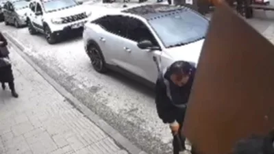 Spot: Ordu’nun Ünye ilçesinde şiddetli rüzgarın etkisiyle bir avukatlık ofisine