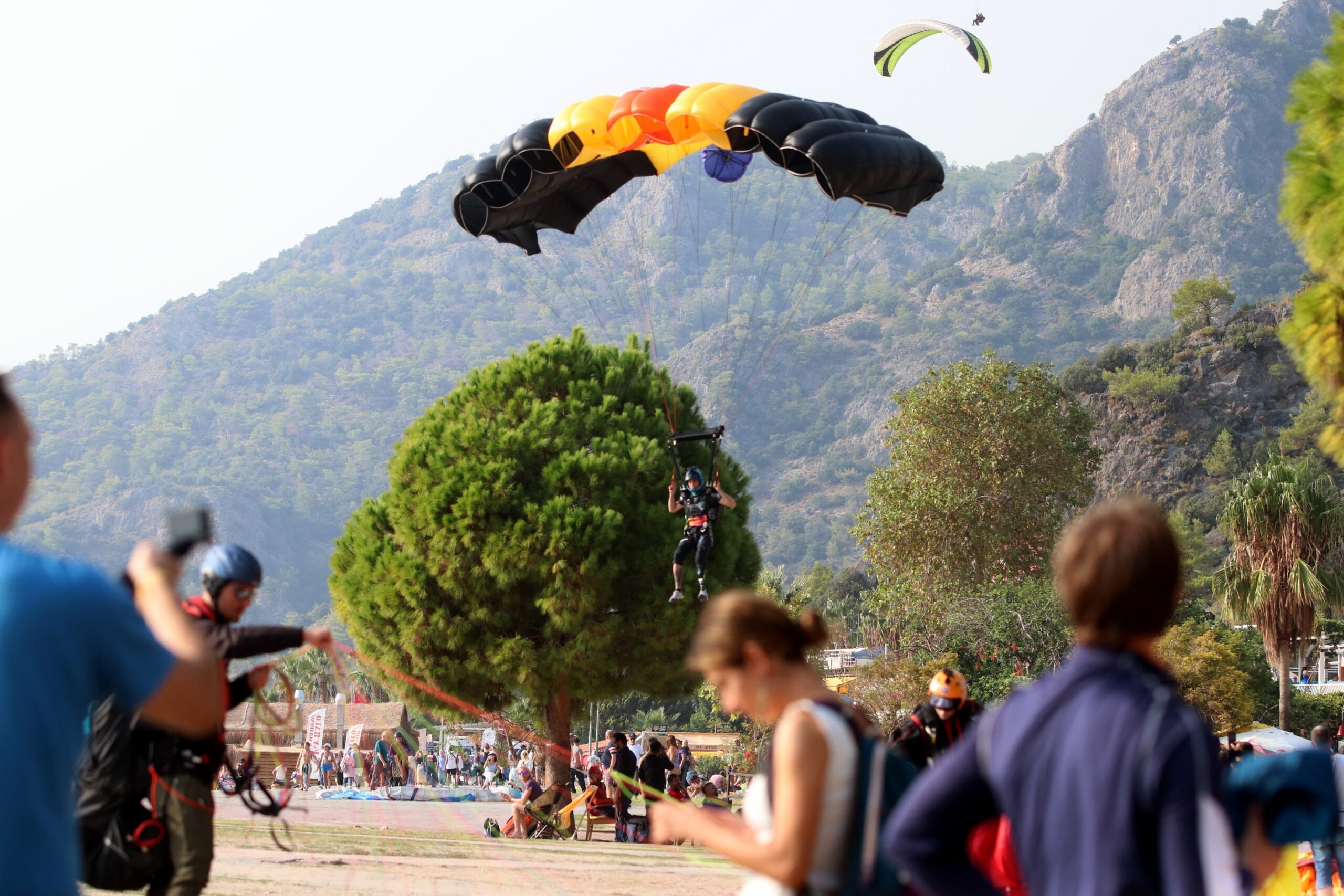 Fethiye'de 22. Uluslararası Ölüdeniz Hava Oyunları Festivali başladı