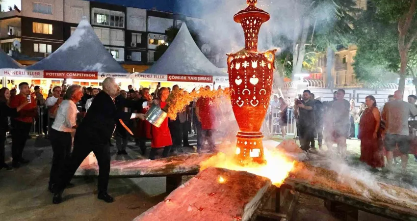 Menemen Belediyesi tarafından düzenlenen 3. Uluslararası Menemen Çömlek Festivali, görkemli