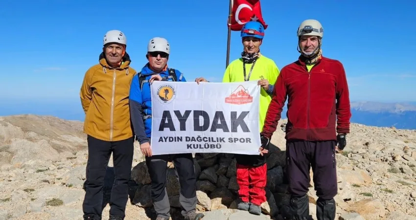 Aydınlı profesyonel dağcılar, Batı Torosların en yüksek ikinci zirvesi olan