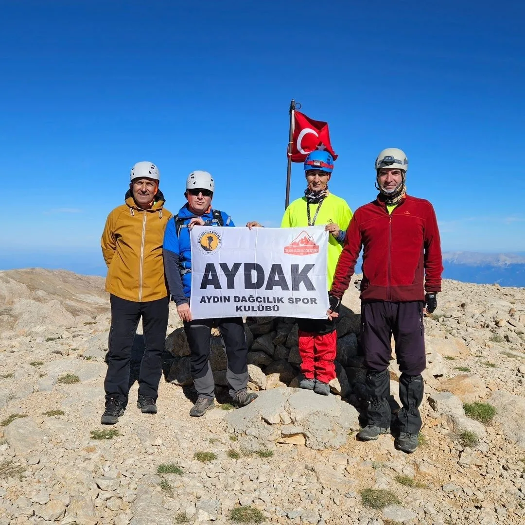 Aydınlı profesyonel dağcılar, Batı Torosların en yüksek ikinci zirvesi olan