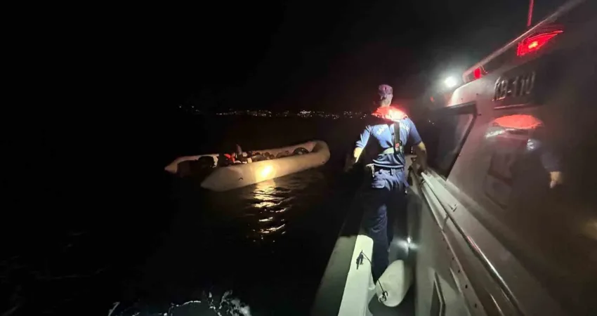 Muğla’nın Bodrum ilçesi açıklarında 30’u çocuk 65 düzensiz göçmen yakalandı.