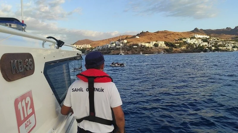 Muğla’nın Bodrum ilçesi açıklarında 7 düzensiz göçmen yakalanırken 1 düzensiz