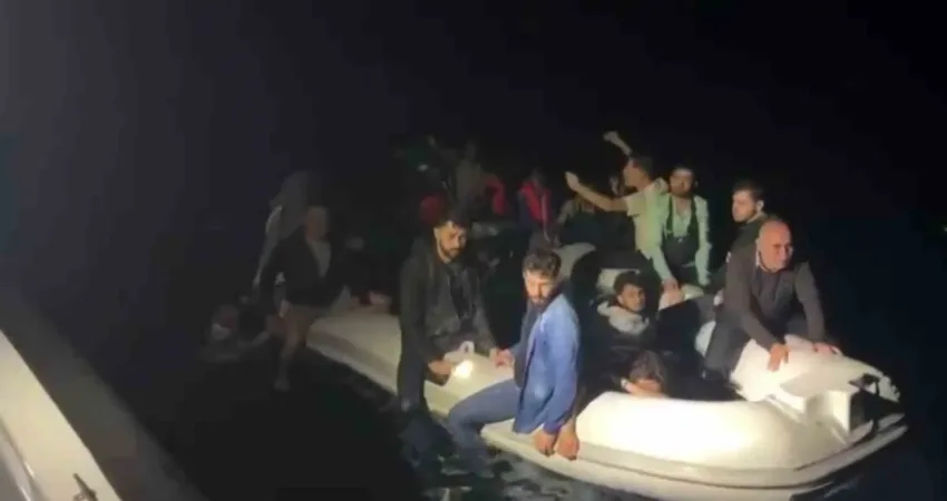 Muğla’nın Dalaman ilçesi açıklarında içinde düzensiz göçmenlerin bulunduğu lastik bot