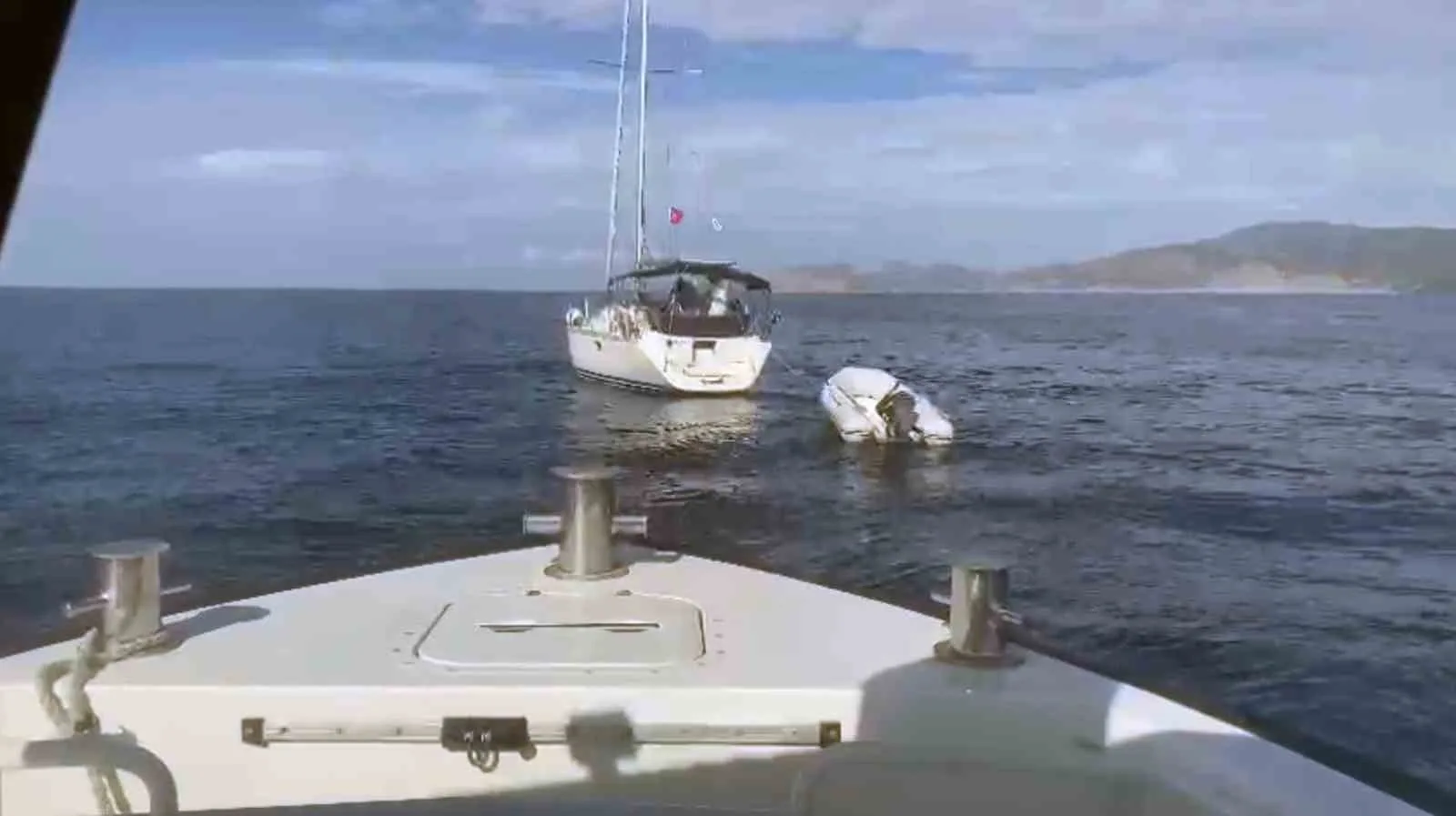 Muğla’nın Datça ilçesi açıklarında seyreden yelkenli tekne içinde 6 göçmen