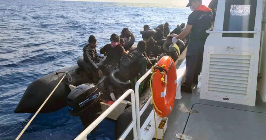 Fethiye ilçesi açıklarında lastik bot ile yasa dışı yollardan çıkış