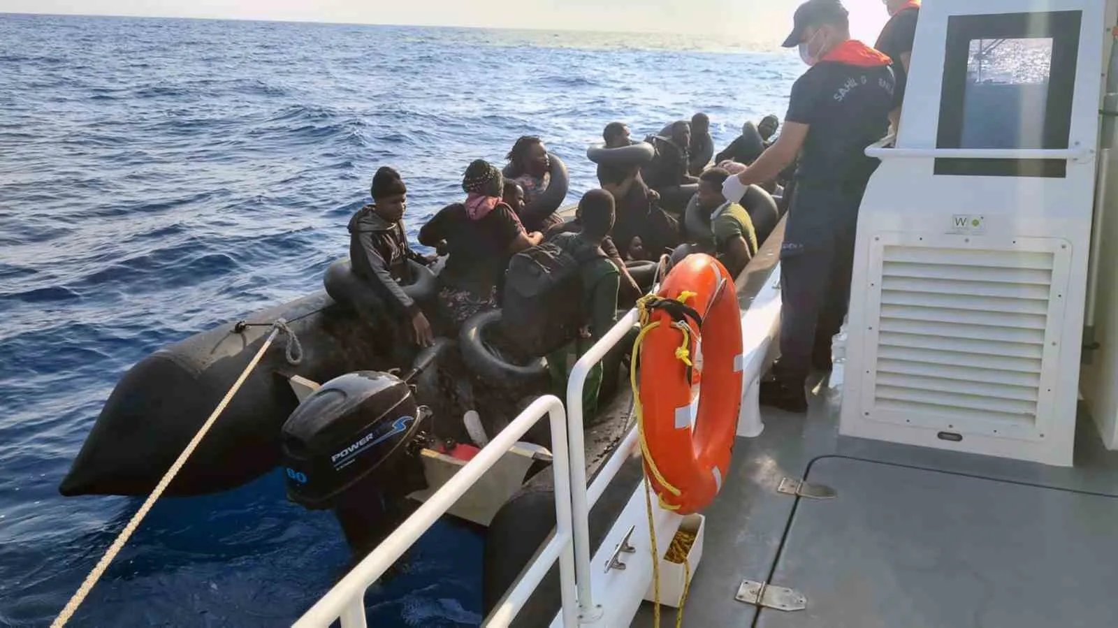 Fethiye ilçesi açıklarında lastik bot ile yasa dışı yollardan çıkış