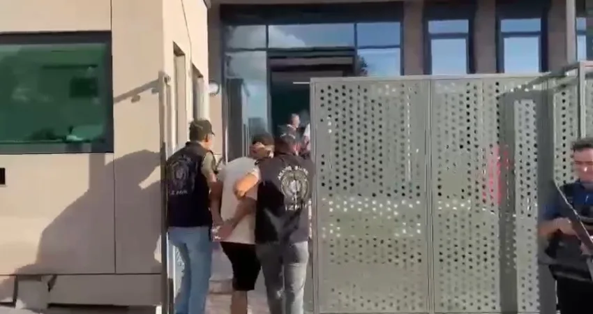 Hakkında çeşitli suçlardan kesilmiş 31 yılın üzerinde hapis cezasıyla aranan