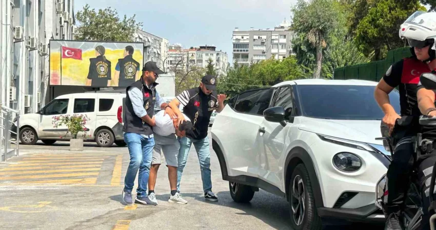 İzmir’in Torbalı ilçesinde taksi şoförünü öldürüp gasbettikten sonra bir market
