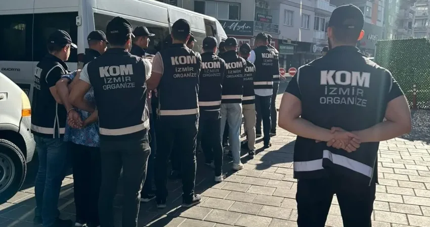 İzmir’de yasa dışı silah ticareti ve kurusıkı tabancaları tadilat yaparak
