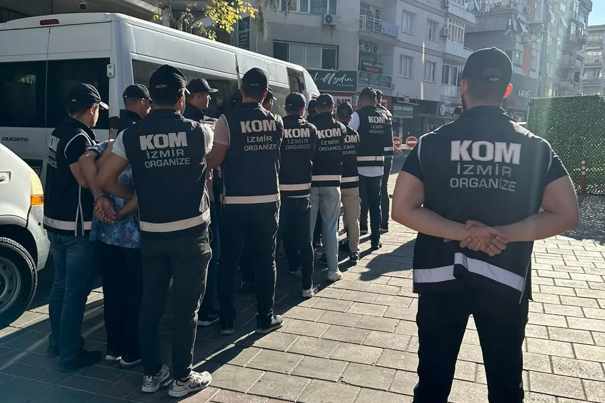 İzmir’de yasa dışı silah ticareti ve kurusıkı tabancaları tadilat yaparak