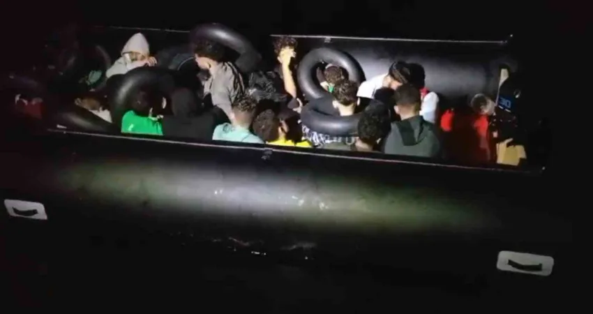 Muğla’nın Milas ilçesi açıklarında devriye görevi yürüten Sahil Güvenlik uçağı