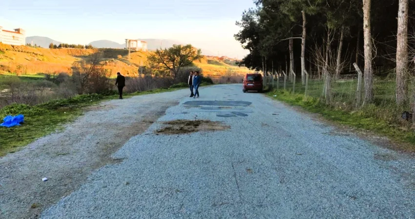 Denizli’de kıskançlık krizine giren kocanın, kendisini aldattığını düşündüğü eşiyle buluşan
