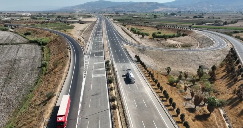 Ulaştırma ve Altyapı Bakanı Abdulkadir Uraloğlu, Aydın-Denizli Otoyolu’nun tamamının 17