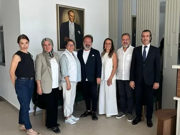 Beyaz Ay Derneği Başkanı Pınar Boyacı ve Yönetim Kurulu üyeleri