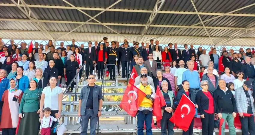 Muğla’nın Köyceğiz ilçesinde cumhuriyetin 101. yılı coşkuyla kutlandı. Cumhuriyet Bayramı