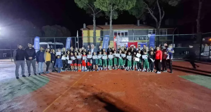 Muğla’nın Ula ilçesinde 29 Ekim Cumhuriyet Bayramı kutlamaları kapsamında, küçükler