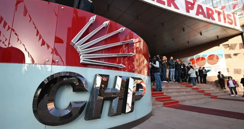 CHP’li 81 il başkanı CHP Genel Başkanı Özgür Özel’e inandıkları