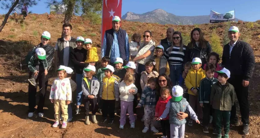 Muğla’nın Datça ilçesinde Milli Ağaçlandırma Günü dolayısıyla 2 bin 200