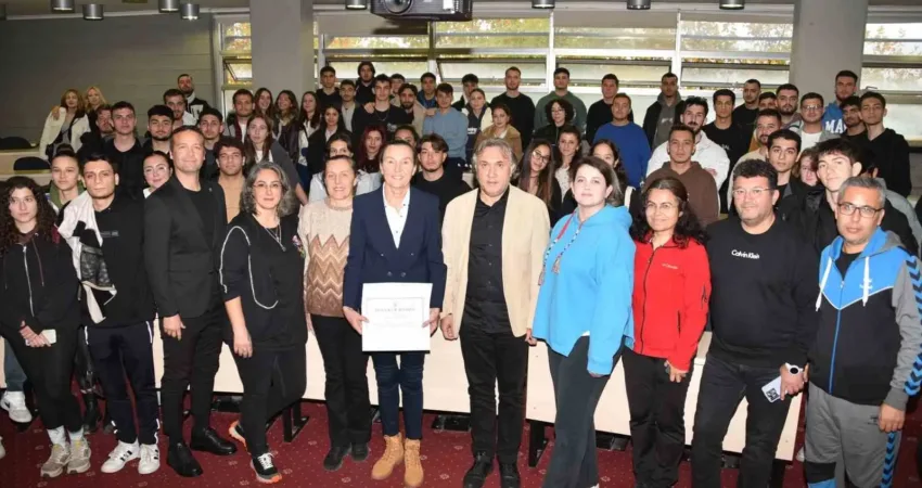 Eski atlet, ilk kadın Atletizm Federasyonu Başkanı Semra Aksu, MSKÜ