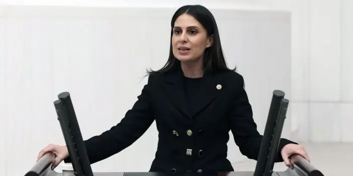 Geçtiğimiz günlerde Köyceğiz Atatürk İlkokulu’nda ders gördükleri esnada üzerlerine tavan