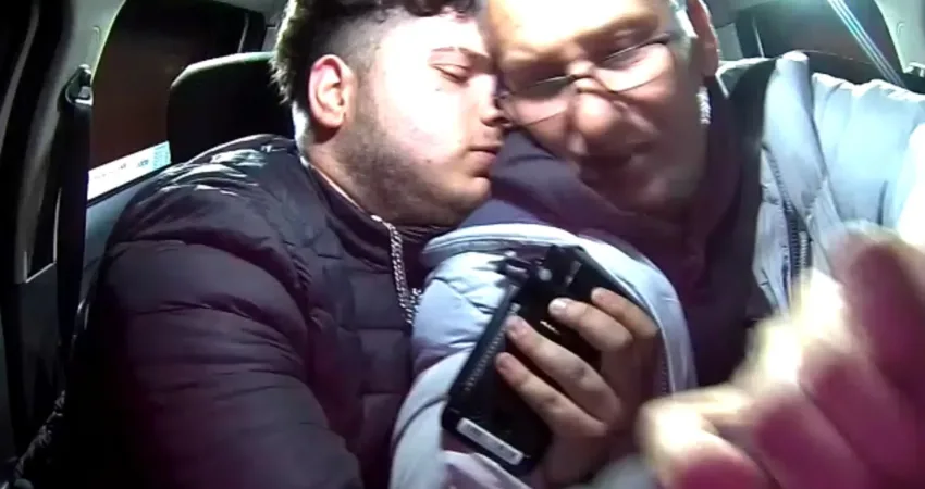 Manisa'da bindiği taksiciyi gasp etmek amacıyla bıçakla saldıran ve yaralayan