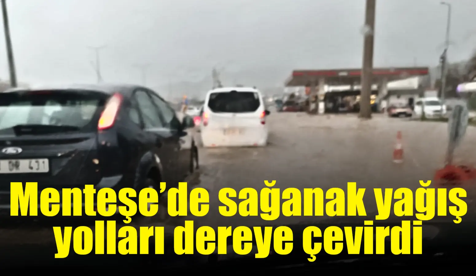 Muğla’nın Menteşe ilçesinde etkili olan sağanak yağış, yolları dereye çevirdi.